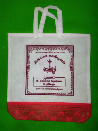 Spacious, perfect for gifts and sweets